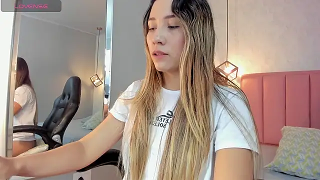 SUNNYCYRUS online show from 29, 4, 2026