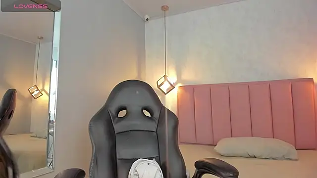 SUNNYCYRUS online show from 13, 3, 2026