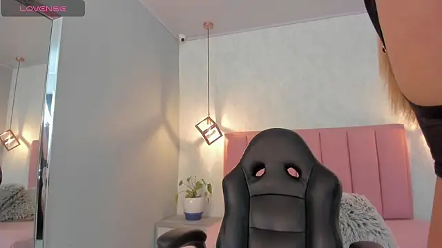 SUNNYCYRUS online show from 10, 10, 2025