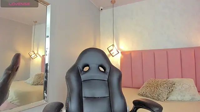 SUNNYCYRUS online show from 19, 2, 2026