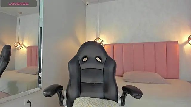 SUNNYCYRUS online show from 28, 2, 2026