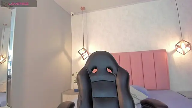 SUNNYCYRUS online show from 5, 11, 2025