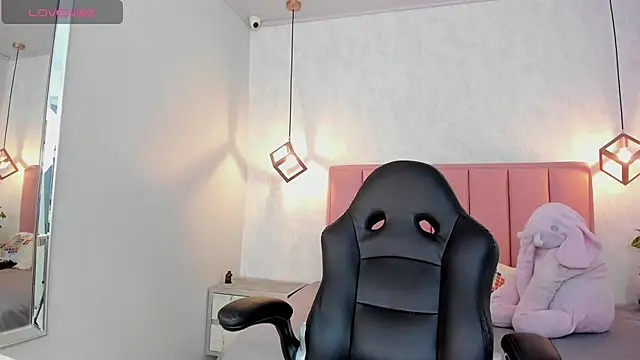 SUNNYCYRUS online show from 11, 2, 2025