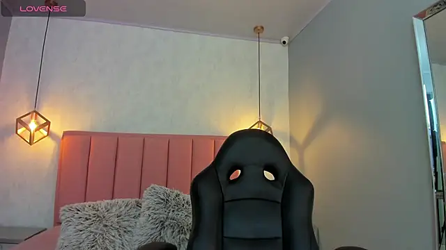 SUNNYCYRUS online show from 2, 10, 2025