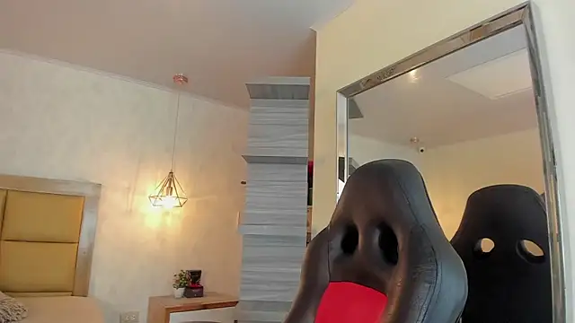 SUNNYCYRUS online show from 18, 4, 2026