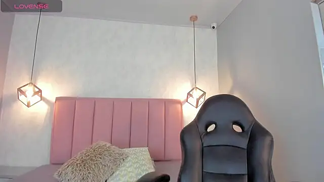 SUNNYCYRUS online show from 8, 11, 2025