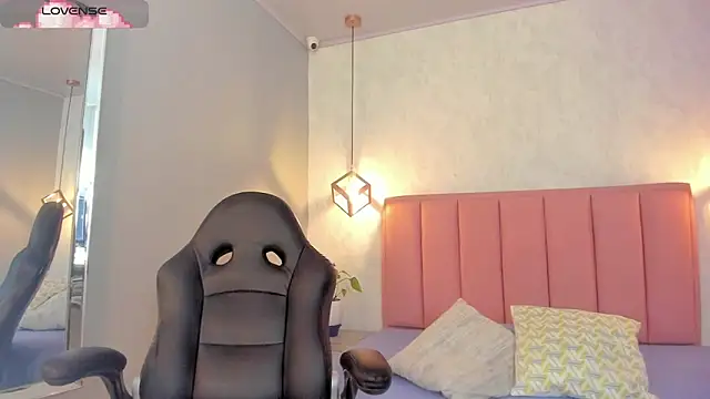 SUNNYCYRUS online show from 6, 11, 2025