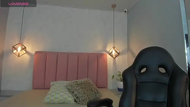 SUNNYCYRUS online show from 11, 11, 2025