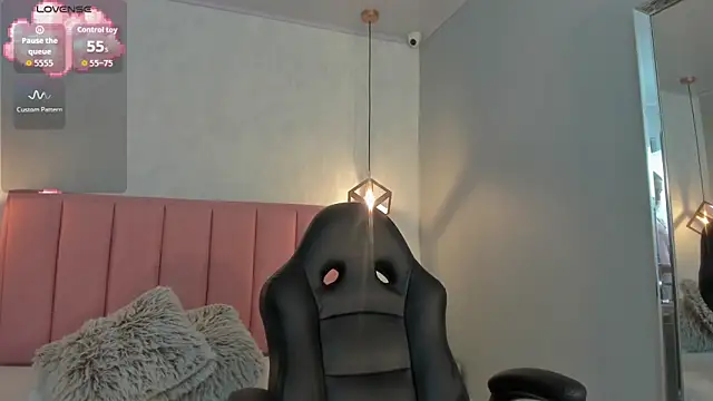 SUNNYCYRUS online show from 15, 10, 2025