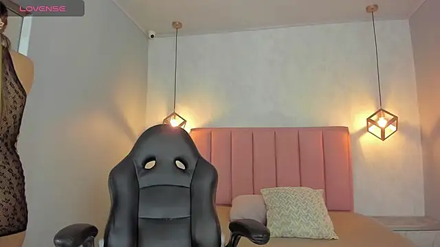 SUNNYCYRUS online show from 4, 3, 2026