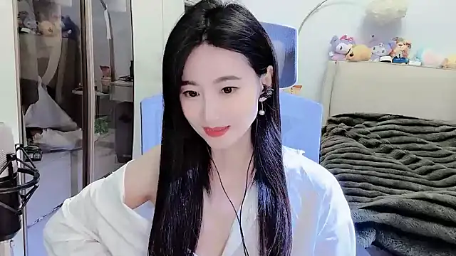 Snapshot of FeiFei-babe chatting on 23, 2, 2025 FeiFei-babe online show from 23, 2, 2025
