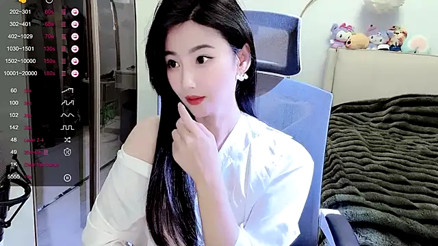 Snapshot of FeiFei-babe chatting on 4, 3, 2025 FeiFei-babe online show from 4, 3, 2025