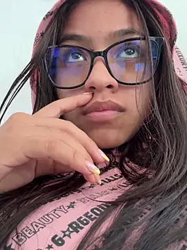 Luna cute 2 online show from 18, 3, 2025