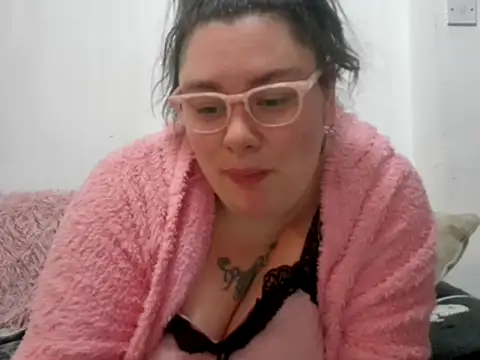 Bustycurves online show from 9, 10, 2025