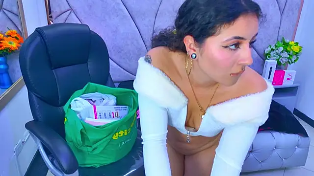 Snapshot of celeste_blue69 chatting on 14, 12, 2025 celeste blue69 online show from 14, 12, 2025