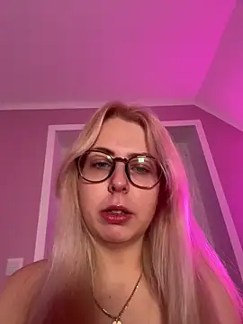 Livewithlucy online show from 17, 12, 2025