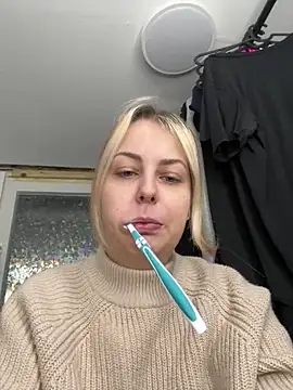 Livewithlucy online show from 25, 2, 2025