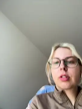 Snapshot of Livewithlucy chatting on 18, 5, 2026 Livewithlucy online show from 18, 5, 2026