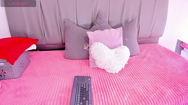 Snapshot of Cherllynn chatting on 23, 10, 2025 Cherllynn online show from 23, 10, 2025