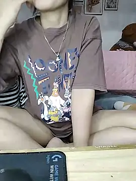 Snapshot of cream1299 chatting on 18, 5, 2026 cream1299 online show from 18, 5, 2026