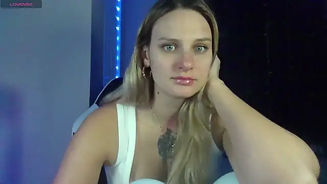 Snapshot of BonnieBazz chatting on 8, 7, 2026 BonnieBazz online show from 8, 7, 2026