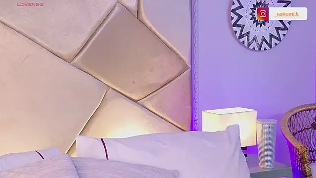 Nahomi King online show from 7, 3, 2025