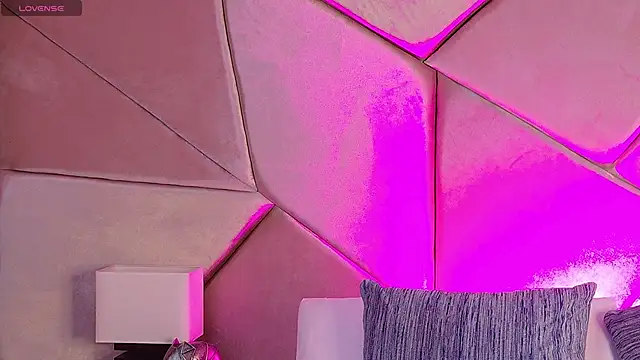 Nahomi King online show from 20, 12, 2025