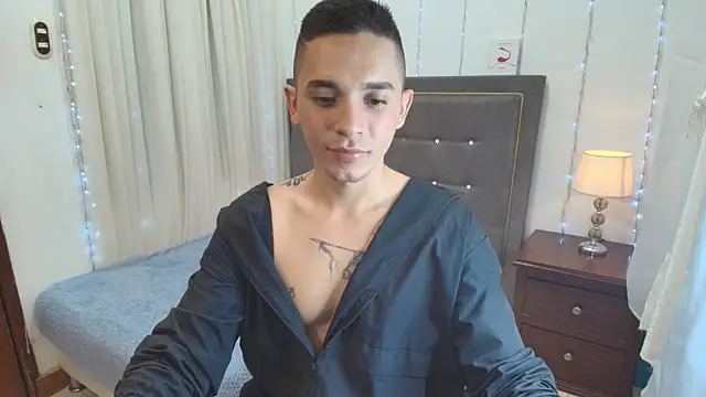 Snapshot of andeerr_ chatting on 5, 3, 2025 andeerr online show from 5, 3, 2025