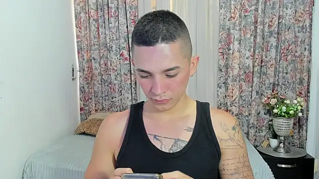 Snapshot of andeerr_ chatting on 15, 1, 2025 andeerr online show from 15, 1, 2025