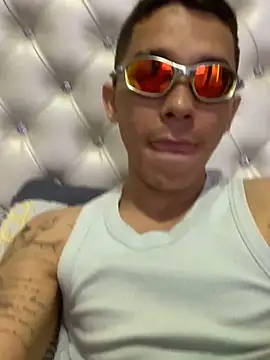 Snapshot of andeerr_ chatting on 16, 9, 2025 andeerr online show from 16, 9, 2025