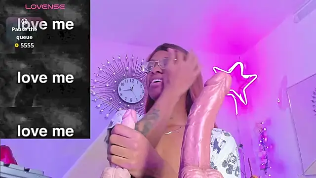 Snapshot of Tiffany_Valentine15 chatting on 6, 11, 2025 Tiffany Valentine15 online show from 6, 11, 2025