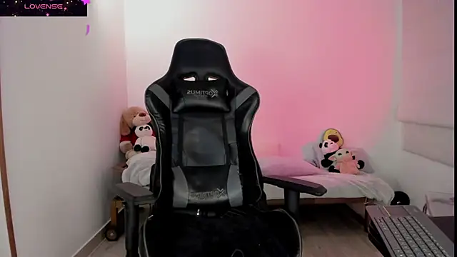 Snapshot of Biancastrongg chatting on 30, 10, 2025 Biancastrongg online show from 30, 10, 2025