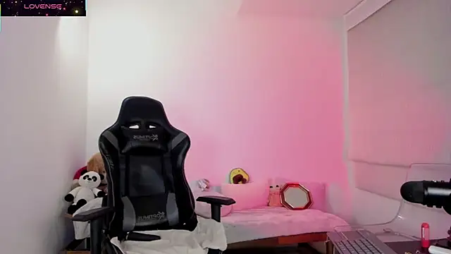 Snapshot of Biancastrongg chatting on 30, 11, 2025 Biancastrongg online show from 30, 11, 2025