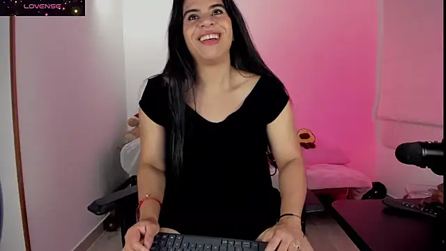 Snapshot of Biancastrongg chatting on 13, 11, 2025 Biancastrongg online show from 13, 11, 2025