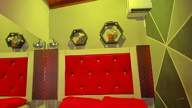 Karoll014 online show from 9, 2, 2026