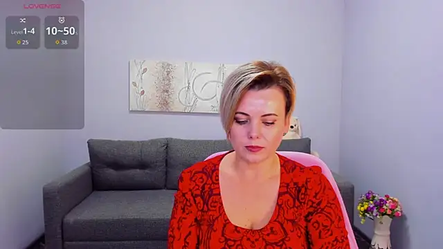 Julia Wilsone online show from 6, 11, 2025