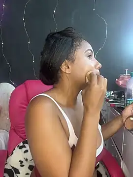 Snapshot of AlisonHoot69 chatting on 27, 10, 2025 AlisonHoot69 online show from 27, 10, 2025