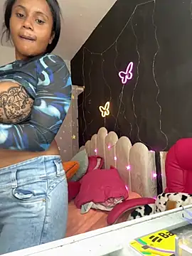 Snapshot of AlisonHoot69 chatting on 9, 10, 2025 AlisonHoot69 online show from 9, 10, 2025