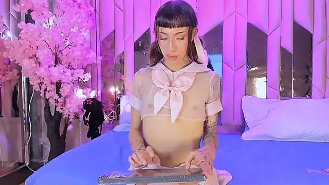 Snapshot of MadisonWood01 chatting on 9, 11, 2025 MadisonWood01 online show from 9, 11, 2025