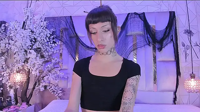 Snapshot of MadisonWood01 chatting on 25, 11, 2025 MadisonWood01 online show from 25, 11, 2025