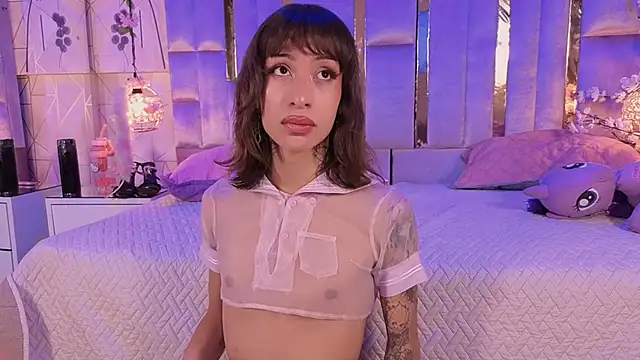 Snapshot of MadisonWood01 chatting on 15, 10, 2025 MadisonWood01 online show from 15, 10, 2025