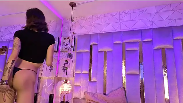 Snapshot of MadisonWood01 chatting on 13, 10, 2025 MadisonWood01 online show from 13, 10, 2025