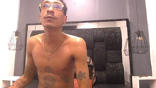 Snapshot of Jose_Smoke chatting on 1, 11, 2025 Jose Smoke online show from 1, 11, 2025