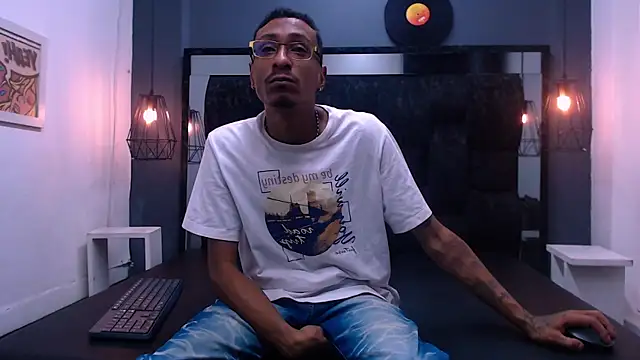 Snapshot of Jose_Smoke chatting on 14, 11, 2025 Jose Smoke online show from 14, 11, 2025