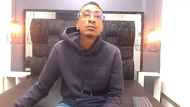 Snapshot of Jose_Smoke chatting on 12, 11, 2025 Jose Smoke online show from 12, 11, 2025