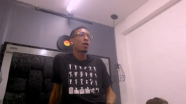 Snapshot of Jose_Smoke chatting on 23, 11, 2025 Jose Smoke online show from 23, 11, 2025