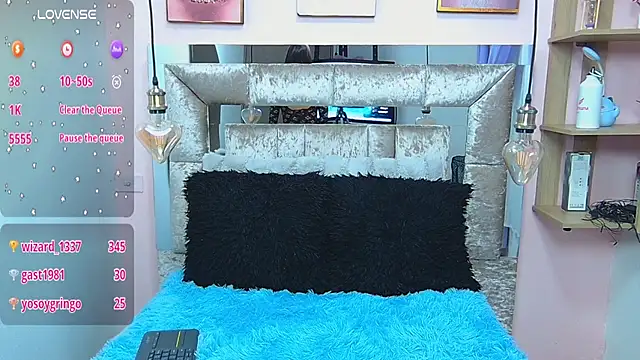 Vaioletcooper online show from 3, 3, 2025