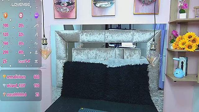Vaioletcooper online show from 16, 3, 2025
