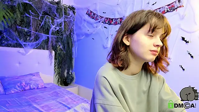 Snapshot of Alina_Mills chatting on 28, 10, 2025 Alina Mills online show from 28, 10, 2025