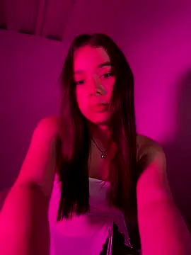 Snapshot of AprilDubois chatting on 5, 11, 2025 AprilDubois online show from 5, 11, 2025